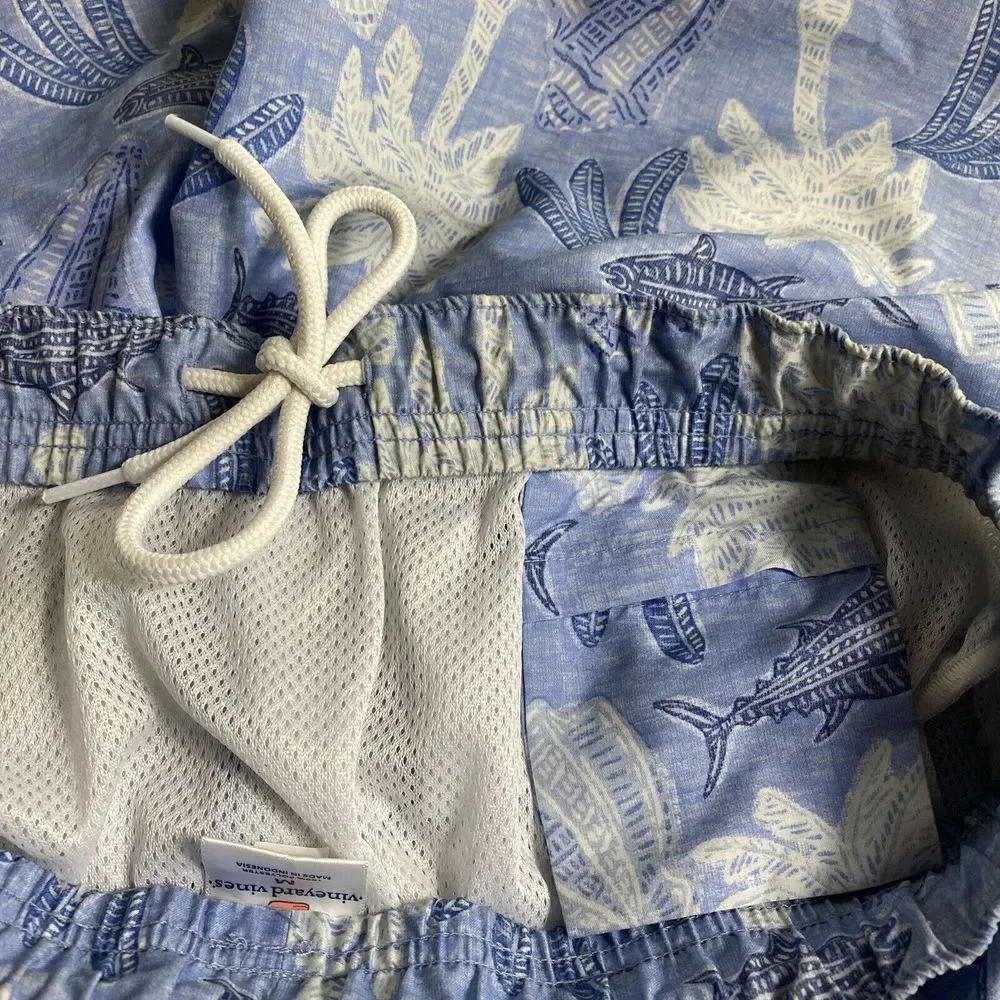 Vineyard Vines Swim Trunks Mens Size M Blue White lined Logo draw string elastic